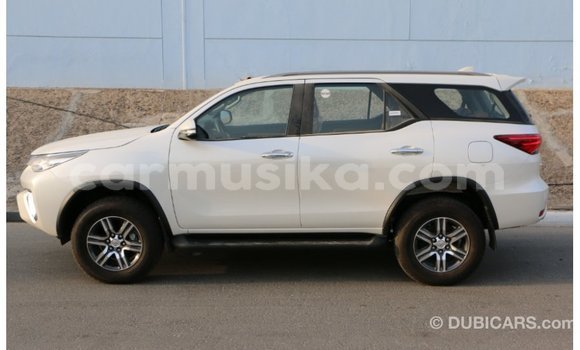 Acheter Import Voiture Toyota Fortuner Noir à Import - Dubai, Harare Acheter Import Voiture Toyota Fortuner Noir à Import - Dubai, Harare