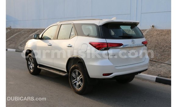 Acheter Import Voiture Toyota Fortuner Noir à Import - Dubai, Harare Acheter Import Voiture Toyota Fortuner Noir à Import - Dubai, Harare