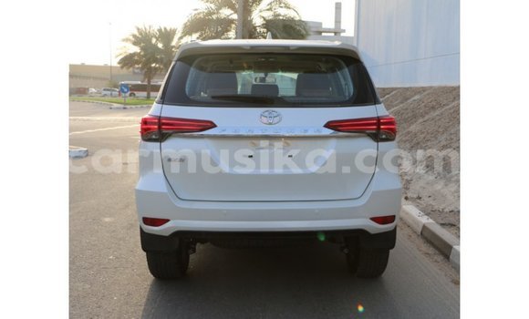 Acheter Import Voiture Toyota Fortuner Noir à Import - Dubai, Harare Acheter Import Voiture Toyota Fortuner Noir à Import - Dubai, Harare
