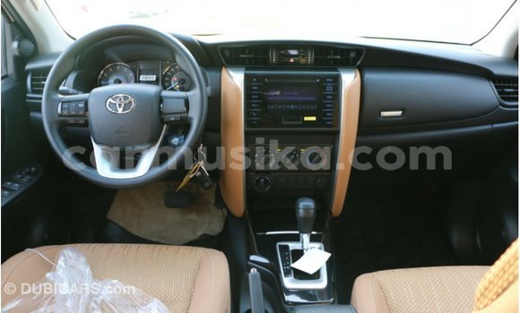 Acheter Import Voiture Toyota Fortuner Noir à Import - Dubai, Harare Acheter Import Voiture Toyota Fortuner Noir à Import - Dubai, Harare