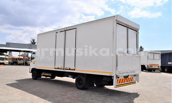 Tenga Tsaru Hino 300 Series Chena Rori in Beitbridge in Matabeleland South Tenga Tsaru Hino 300 Series Chena Rori in Beitbridge in Matabeleland South