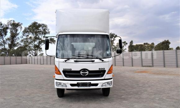 Tenga Tsaru Hino 300 Series Chena Rori in Beitbridge in Matabeleland South Tenga Tsaru Hino 300 Series Chena Rori in Beitbridge in Matabeleland South