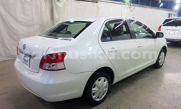 Acheter Occasion Voiture Toyota Belta Blanc à Beitbridge, Matabeleland South Acheter Occasion Voiture Toyota Belta Blanc à Beitbridge, Matabeleland South