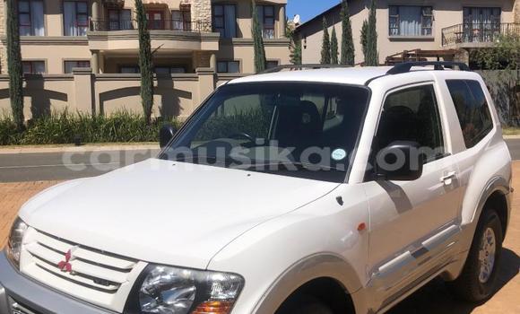 Acheter Occasion Voiture Mitsubishi Pajero Blanc à Beitbridge, Matabeleland South