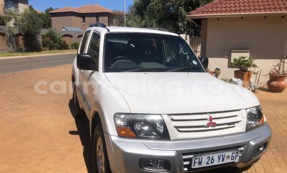 Acheter Occasion Voiture Mitsubishi Pajero Blanc à Beitbridge, Matabeleland South Acheter Occasion Voiture Mitsubishi Pajero Blanc à Beitbridge, Matabeleland South