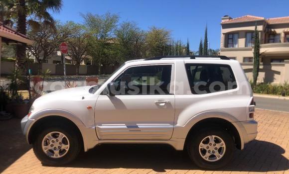 Acheter Occasion Voiture Mitsubishi Pajero Blanc à Beitbridge, Matabeleland South Acheter Occasion Voiture Mitsubishi Pajero Blanc à Beitbridge, Matabeleland South