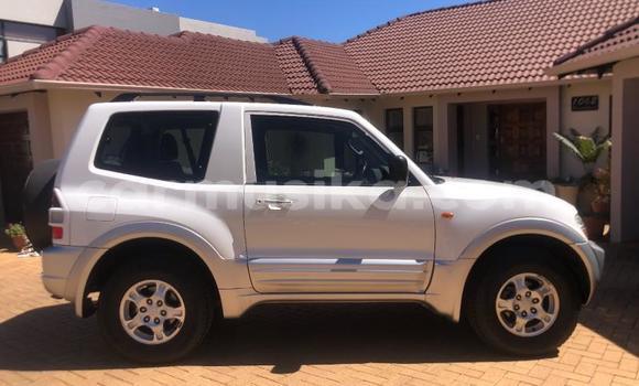 Acheter Occasion Voiture Mitsubishi Pajero Blanc à Beitbridge, Matabeleland South Acheter Occasion Voiture Mitsubishi Pajero Blanc à Beitbridge, Matabeleland South