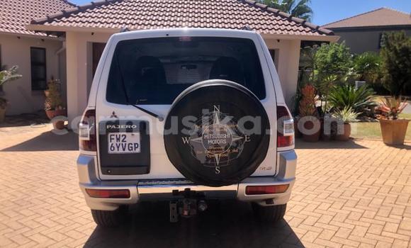 Acheter Occasion Voiture Mitsubishi Pajero Blanc à Beitbridge, Matabeleland South Acheter Occasion Voiture Mitsubishi Pajero Blanc à Beitbridge, Matabeleland South