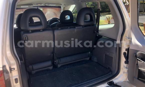 Acheter Occasion Voiture Mitsubishi Pajero Blanc à Beitbridge, Matabeleland South Acheter Occasion Voiture Mitsubishi Pajero Blanc à Beitbridge, Matabeleland South