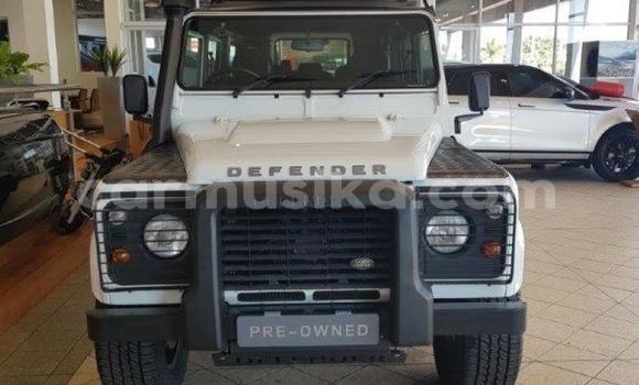 Buy Used Land Rover Defender White Car in Beitbridge in Matabeleland South