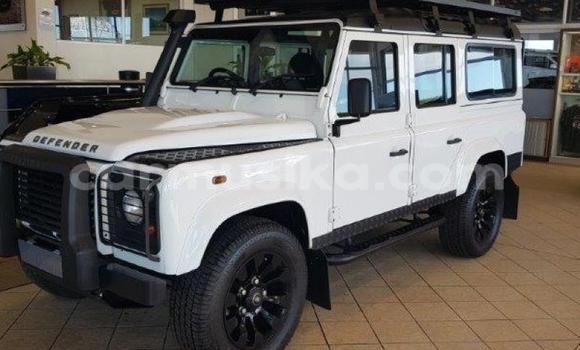 Nunua Ilio tumika Land Rover Defender Nyeupe Gari ndani ya Beitbridge nchini Matabeleland Kusini Nunua Ilio tumika Land Rover Defender Nyeupe Gari ndani ya Beitbridge nchini Matabeleland Kusini
