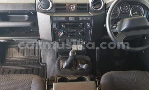 Nunua Ilio tumika Land Rover Defender Nyeupe Gari ndani ya Beitbridge nchini Matabeleland Kusini Nunua Ilio tumika Land Rover Defender Nyeupe Gari ndani ya Beitbridge nchini Matabeleland Kusini