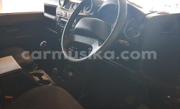 Nunua Ilio tumika Land Rover Defender Nyeupe Gari ndani ya Beitbridge nchini Matabeleland Kusini Nunua Ilio tumika Land Rover Defender Nyeupe Gari ndani ya Beitbridge nchini Matabeleland Kusini