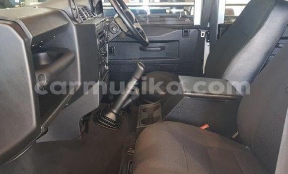 Nunua Ilio tumika Land Rover Defender Nyeupe Gari ndani ya Beitbridge nchini Matabeleland Kusini Nunua Ilio tumika Land Rover Defender Nyeupe Gari ndani ya Beitbridge nchini Matabeleland Kusini