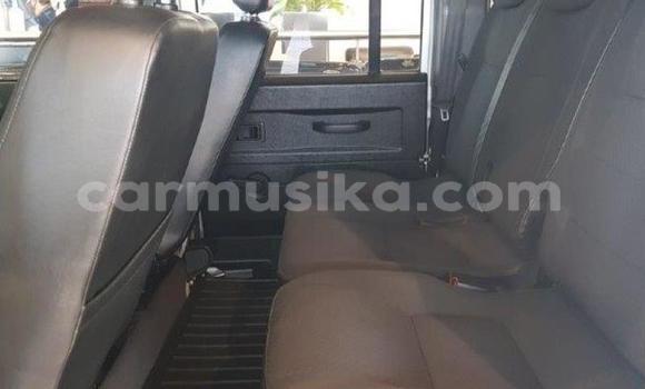 Nunua Ilio tumika Land Rover Defender Nyeupe Gari ndani ya Beitbridge nchini Matabeleland Kusini Nunua Ilio tumika Land Rover Defender Nyeupe Gari ndani ya Beitbridge nchini Matabeleland Kusini