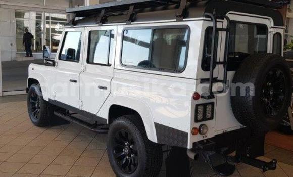 Nunua Ilio tumika Land Rover Defender Nyeupe Gari ndani ya Beitbridge nchini Matabeleland Kusini Nunua Ilio tumika Land Rover Defender Nyeupe Gari ndani ya Beitbridge nchini Matabeleland Kusini