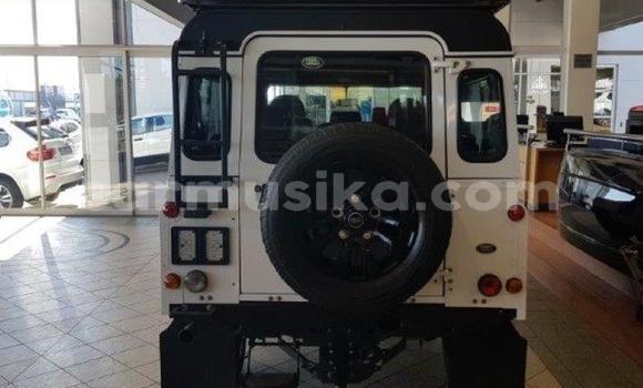 Nunua Ilio tumika Land Rover Defender Nyeupe Gari ndani ya Beitbridge nchini Matabeleland Kusini Nunua Ilio tumika Land Rover Defender Nyeupe Gari ndani ya Beitbridge nchini Matabeleland Kusini