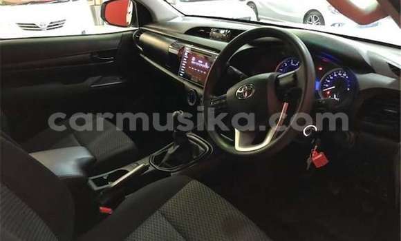 Acheter Occasion Voiture Toyota Hilux Blanc à Avondale, Harare Acheter Occasion Voiture Toyota Hilux Blanc à Avondale, Harare