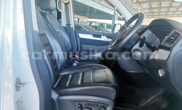 Acheter Occasion Voiture Volkswagen Caravelle Blanc à Beitbridge, Matabeleland South Acheter Occasion Voiture Volkswagen Caravelle Blanc à Beitbridge, Matabeleland South