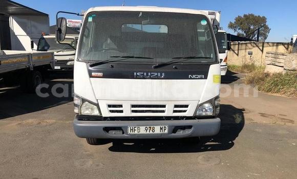 Nunua Ilio tumika Isuzu FTR 850 Nyeupe Lori ndani ya Beitbridge nchini Matabeleland Kusini