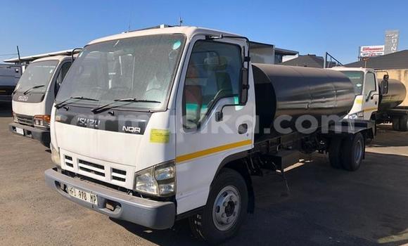 Acheter Occasion Utilitaire Isuzu FTR 850 Blanc à Beitbridge, Matabeleland South Acheter Occasion Utilitaire Isuzu FTR 850 Blanc à Beitbridge, Matabeleland South
