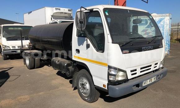 Acheter Occasion Utilitaire Isuzu FTR 850 Blanc à Beitbridge, Matabeleland South Acheter Occasion Utilitaire Isuzu FTR 850 Blanc à Beitbridge, Matabeleland South