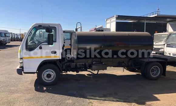 Acheter Occasion Utilitaire Isuzu FTR 850 Blanc à Beitbridge, Matabeleland South Acheter Occasion Utilitaire Isuzu FTR 850 Blanc à Beitbridge, Matabeleland South
