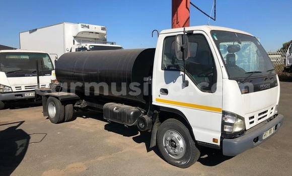 Acheter Occasion Utilitaire Isuzu FTR 850 Blanc à Beitbridge, Matabeleland South Acheter Occasion Utilitaire Isuzu FTR 850 Blanc à Beitbridge, Matabeleland South