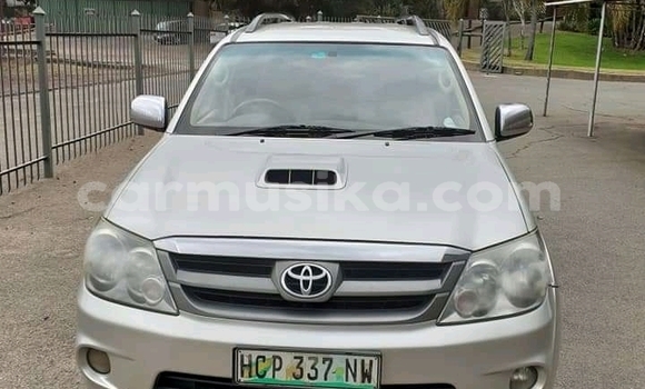 Tenga Tsaru Toyota Fortuner Sirivha Mota in Beitbridge in Matabeleland South Tenga Tsaru Toyota Fortuner Sirivha Mota in Beitbridge in Matabeleland South