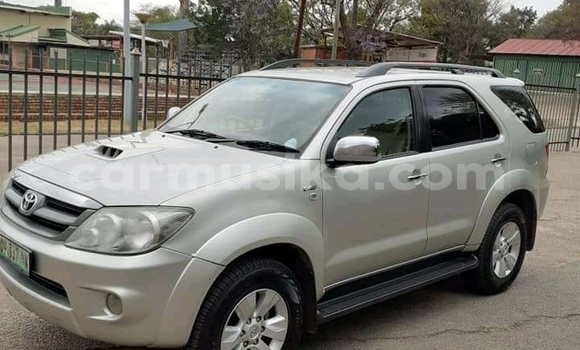 Tenga Tsaru Toyota Fortuner Sirivha Mota in Beitbridge in Matabeleland South Tenga Tsaru Toyota Fortuner Sirivha Mota in Beitbridge in Matabeleland South