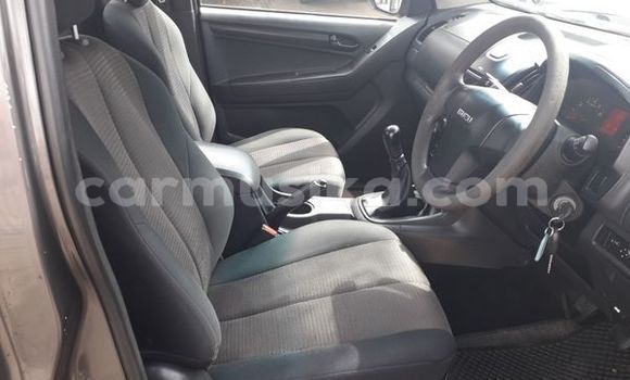 Acheter Occasion Voiture Isuzu KB Noir à Beitbridge, Matabeleland South Acheter Occasion Voiture Isuzu KB Noir à Beitbridge, Matabeleland South