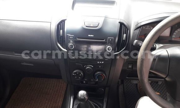 Acheter Occasion Voiture Isuzu KB Noir à Beitbridge, Matabeleland South Acheter Occasion Voiture Isuzu KB Noir à Beitbridge, Matabeleland South