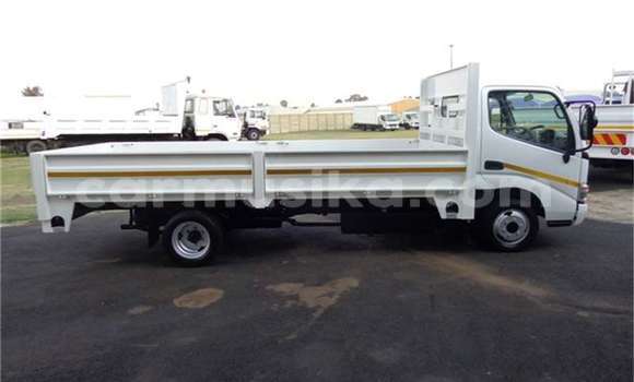 Acheter Occasion Utilitaire Toyota Dyna Blanc à Harare, Harare Acheter Occasion Utilitaire Toyota Dyna Blanc à Harare, Harare