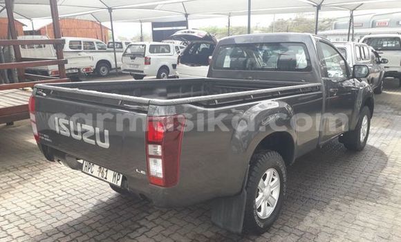Acheter Occasion Voiture Isuzu KB Noir à Beitbridge, Matabeleland South Acheter Occasion Voiture Isuzu KB Noir à Beitbridge, Matabeleland South