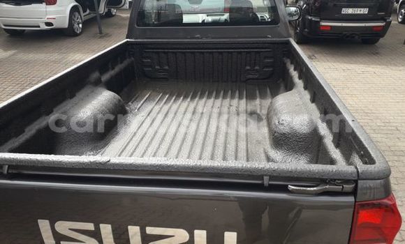 Acheter Occasion Voiture Isuzu KB Noir à Beitbridge, Matabeleland South Acheter Occasion Voiture Isuzu KB Noir à Beitbridge, Matabeleland South