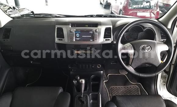 Nunua Ilio tumika Toyota Hilux Nyeupe Gari ndani ya Beitbridge nchini Matabeleland Kusini Nunua Ilio tumika Toyota Hilux Nyeupe Gari ndani ya Beitbridge nchini Matabeleland Kusini