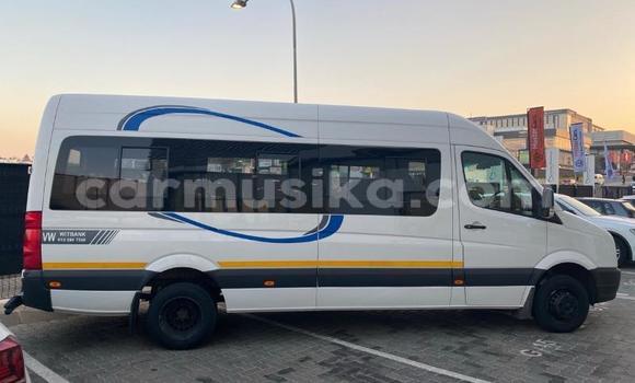 Acheter Occasion Voiture Volkswagen Caravelle Blanc à Beitbridge, Matabeleland South Acheter Occasion Voiture Volkswagen Caravelle Blanc à Beitbridge, Matabeleland South