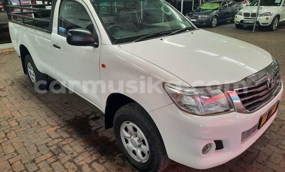 Tenga Tsaru Toyota Hilux Chena Mota in Beitbridge in Matabeleland South