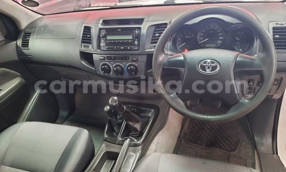 Acheter Occasion Voiture Toyota Hilux Blanc à Beitbridge, Matabeleland South Acheter Occasion Voiture Toyota Hilux Blanc à Beitbridge, Matabeleland South