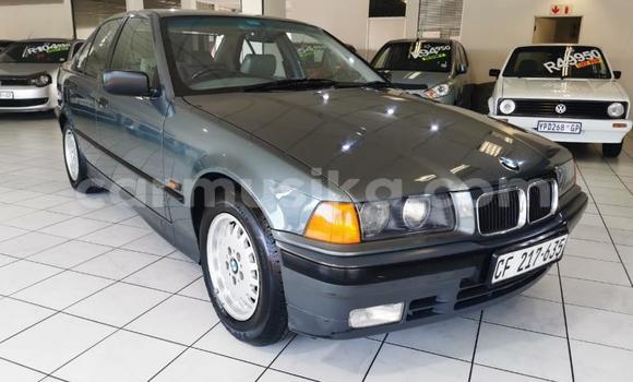 Nunua Ilio tumika BMW 3–Series Kijani Gari ndani ya Beitbridge nchini Matabeleland Kusini