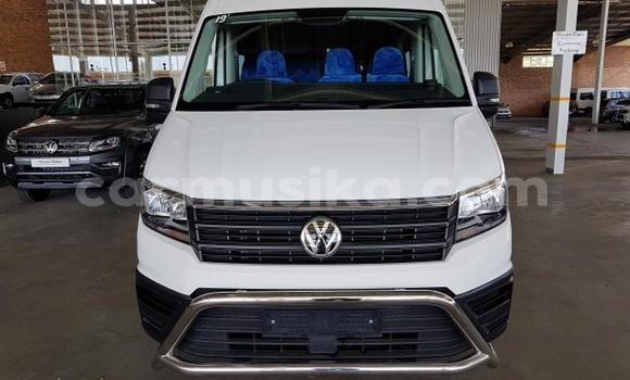 Tenga Tsaru Volkswagen Caravelle Chena Mota in Beitbridge in Matabeleland South