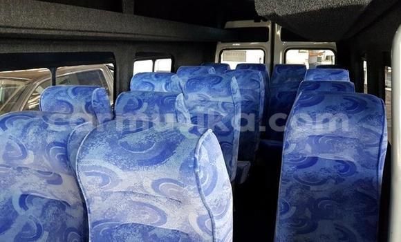 Nunua Ilio tumika Volkswagen Caravelle Nyeupe Gari ndani ya Beitbridge nchini Matabeleland Kusini Nunua Ilio tumika Volkswagen Caravelle Nyeupe Gari ndani ya Beitbridge nchini Matabeleland Kusini