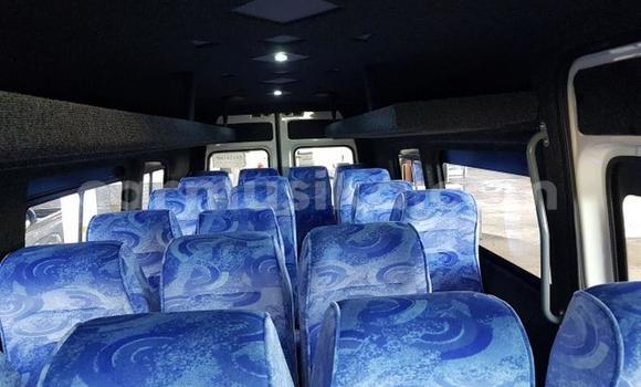 Nunua Ilio tumika Volkswagen Caravelle Nyeupe Gari ndani ya Beitbridge nchini Matabeleland Kusini Nunua Ilio tumika Volkswagen Caravelle Nyeupe Gari ndani ya Beitbridge nchini Matabeleland Kusini