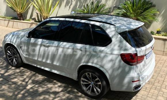 Acheter Occasion Voiture BMW X5 Blanc à Beitbridge, Matabeleland South Acheter Occasion Voiture BMW X5 Blanc à Beitbridge, Matabeleland South