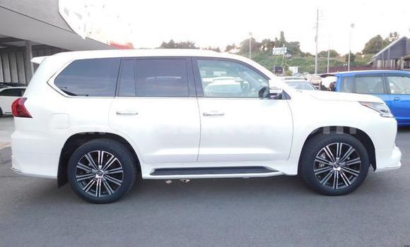 Acheter Occasion Voiture Lexus LX 570 Blanc à Beitbridge, Matabeleland South Acheter Occasion Voiture Lexus LX 570 Blanc à Beitbridge, Matabeleland South