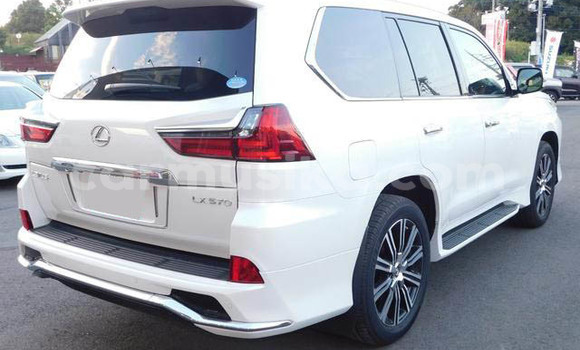 Acheter Occasion Voiture Lexus LX 570 Blanc à Beitbridge, Matabeleland South Acheter Occasion Voiture Lexus LX 570 Blanc à Beitbridge, Matabeleland South