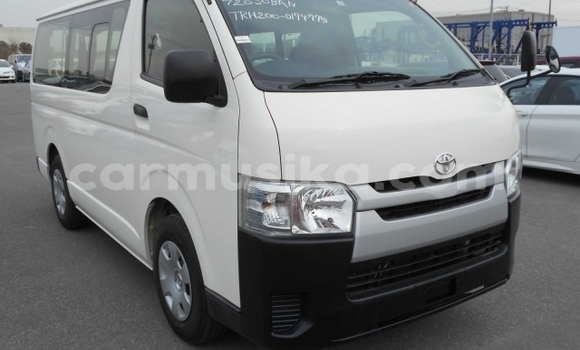 Buy Used Toyota Hiace White Car in Beitbridge in Matabeleland South
