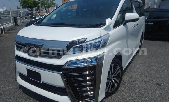Buy Used Toyota Vellfire White Car in Beitbridge in Matabeleland South