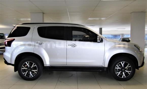 Tenga Tsaru Isuzu MU-X Sirivha Mota in Bulawayo in Bulawayo Tenga Tsaru Isuzu MU-X Sirivha Mota in Bulawayo in Bulawayo