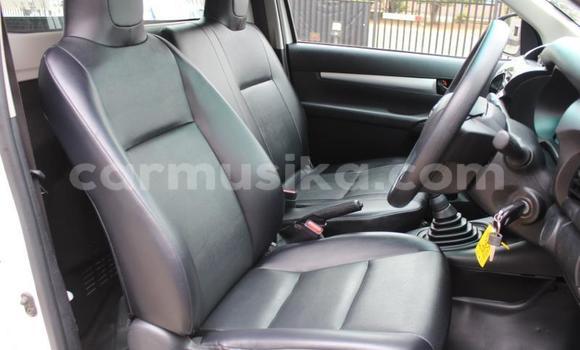 Nunua Ilio tumika Toyota Hilux Nyeupe Gari ndani ya Beitbridge nchini Matabeleland Kusini Nunua Ilio tumika Toyota Hilux Nyeupe Gari ndani ya Beitbridge nchini Matabeleland Kusini